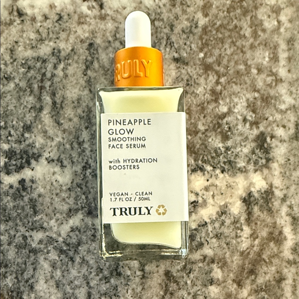 TRULY Pineapple Glow Face Serum - Gold and White